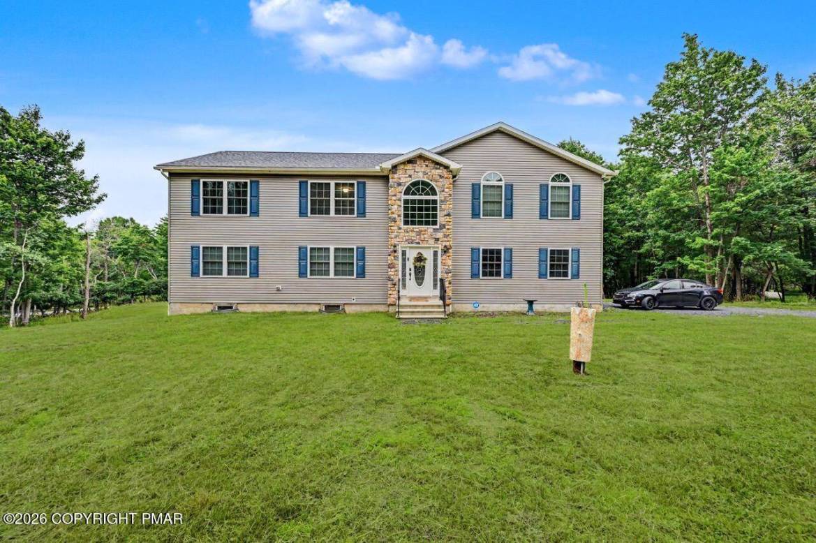 427 Cedar DR, Long Pond, PA 18334