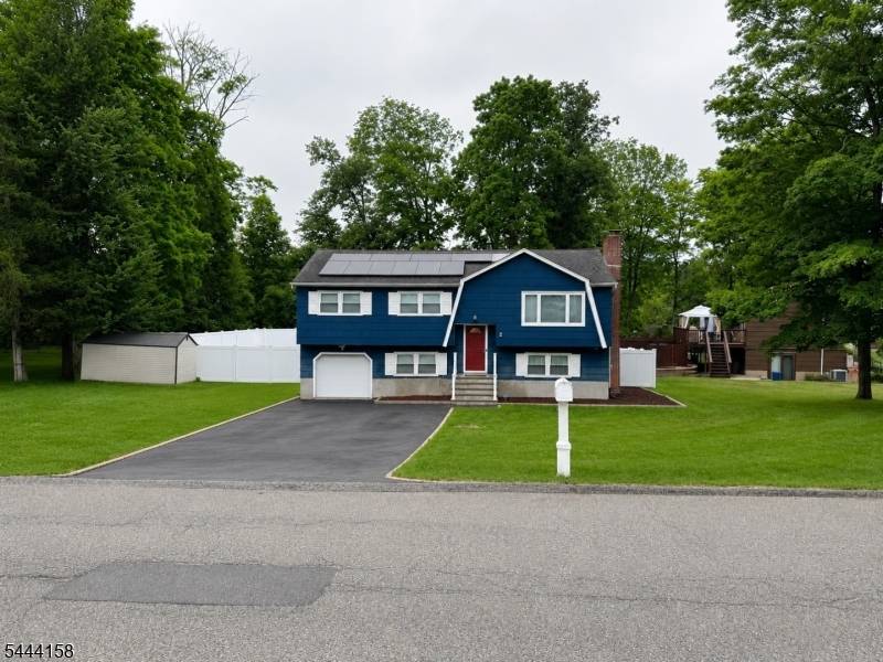 2 Vivian Plz, Andover Twp., NJ 07860